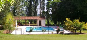 piscine exterieur chateau la grave bechade